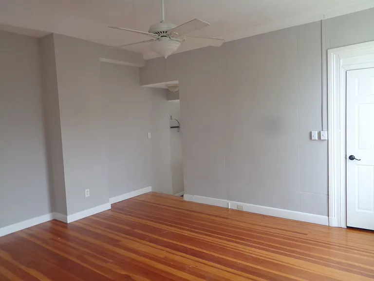 713 W. 33rd St. — Photo 3