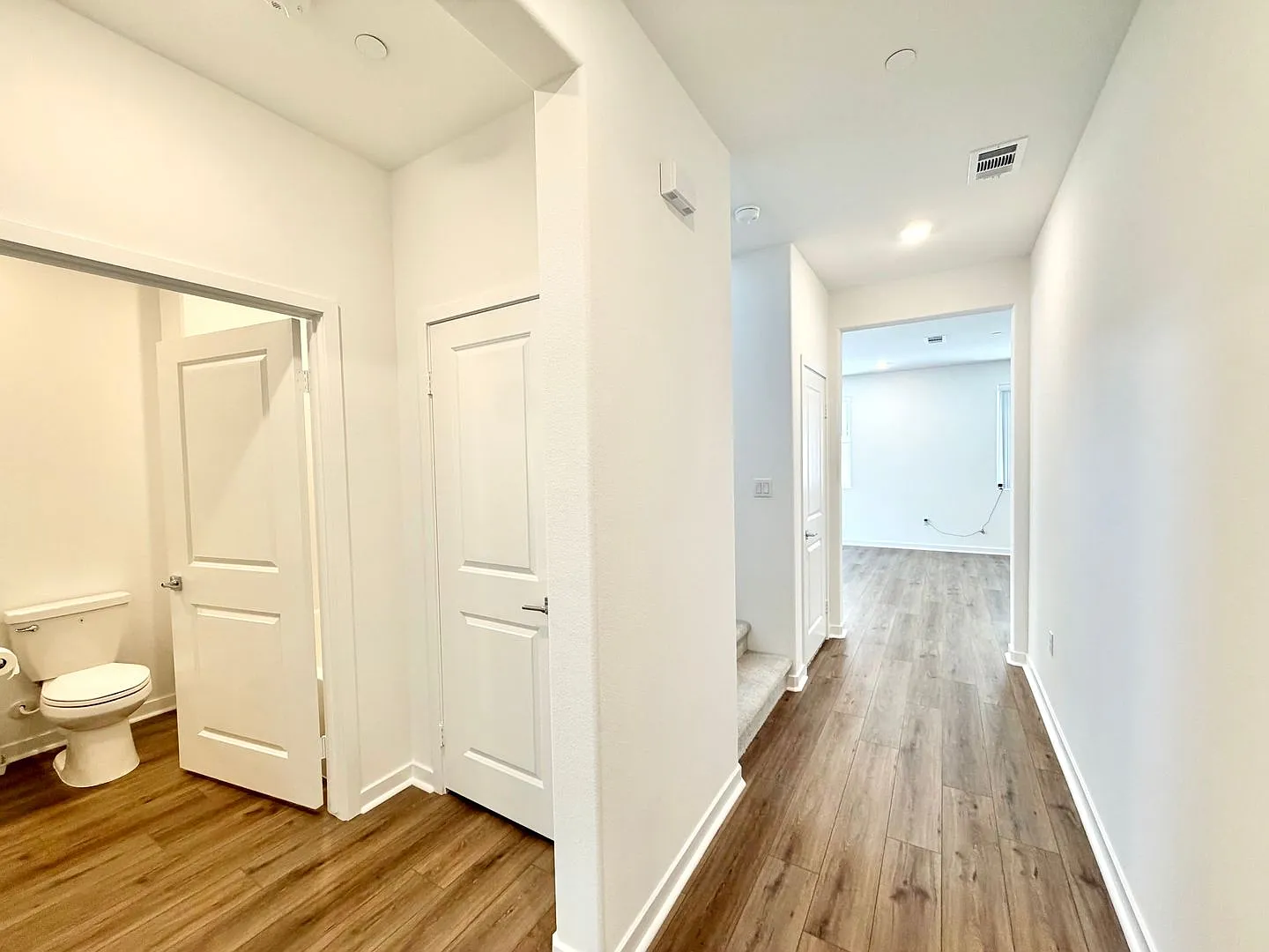 Gated Sunstone Home With 4 Bedrooms, 3 Bathrooms, Included Solar & Upstairs Loft — Photo 4