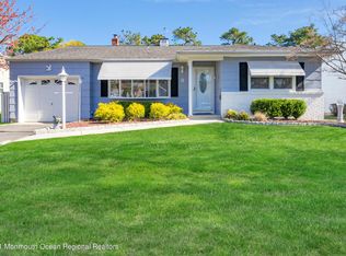 8 Bennington Dr, Toms River, NJ