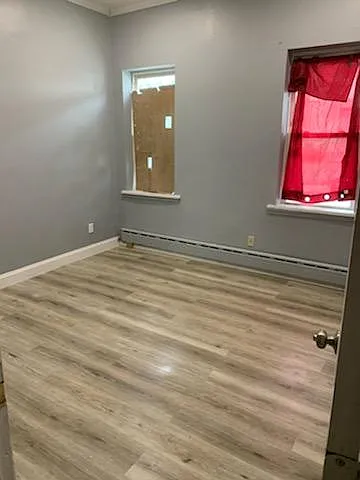 Building Photo - 1641 Castleton Ave #1