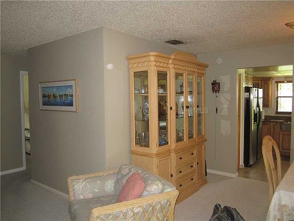 3rd image of 122 Mayfair Ct