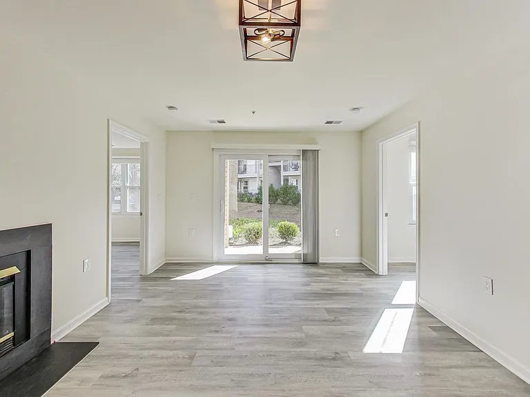15300 Diamond Cove Ter #4 — Photo 8