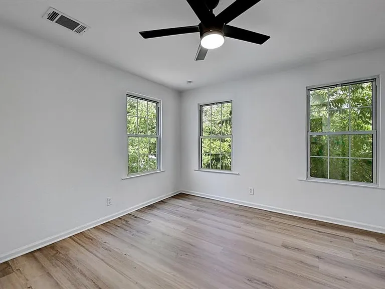 2305 Longview St — Photo 22