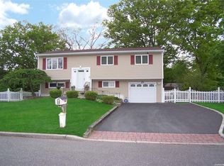 28 Fiesta Dr, Centereach, NY 11720