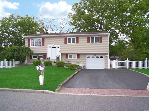 28 Fiesta Drive, Centereach, NY 11720