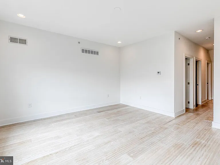 906 N 5th St — Photo 15