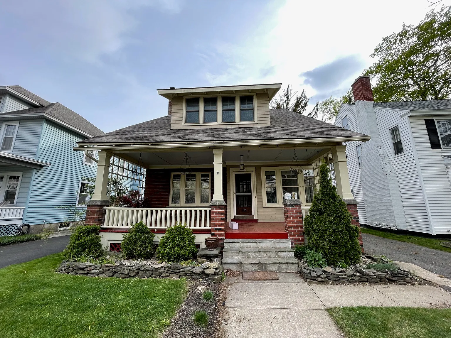3 bed, 1.5 bath, 1760 sqft, $2,750 — Photo 1