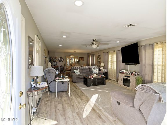 4th image of 6 Saint Kitts Drive