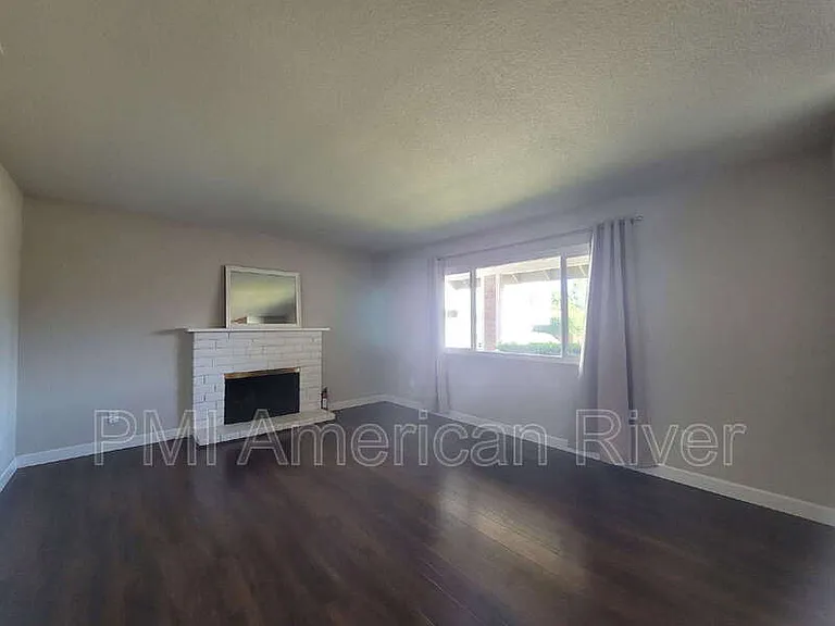 8924 Sutters Gold Dr — Photo 2