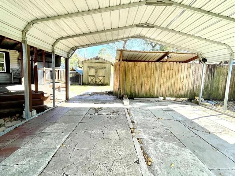 5220 E Parkway Dr — Photo 2