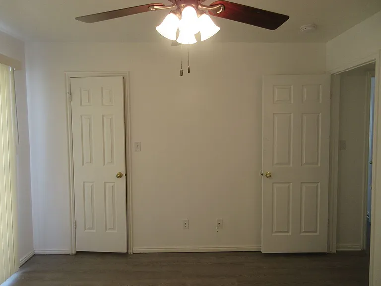 527 E 2015 N — Photo 16