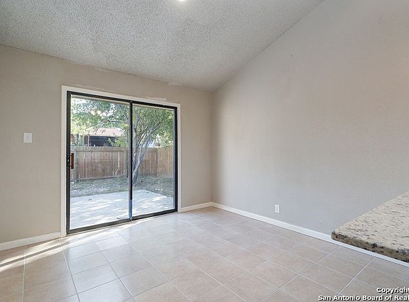 5th image of 5931 Fairbrook St
