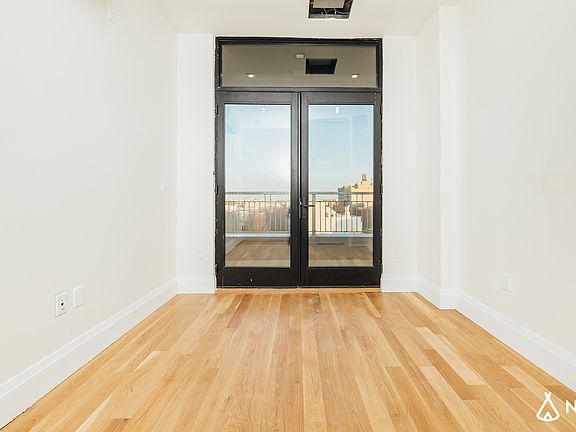5th image of 329 Gates Ave #513