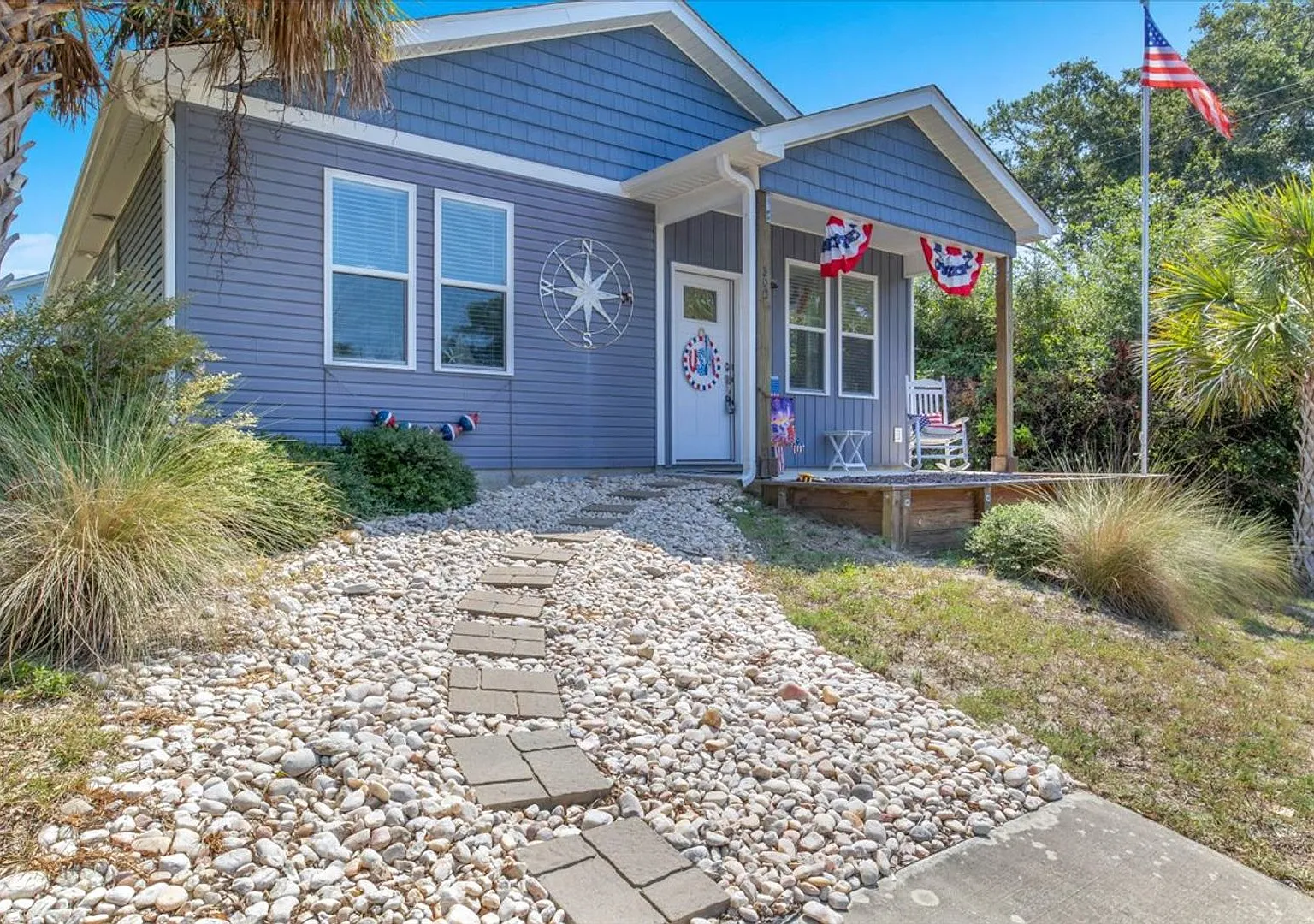 Furnished 3-Bedroom Rental in Emerald Isle 6-Month Lease Available — Photo 1
