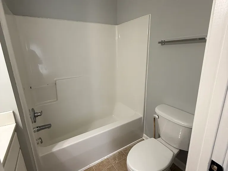 9084 Haileys Pond Dr — Photo 3