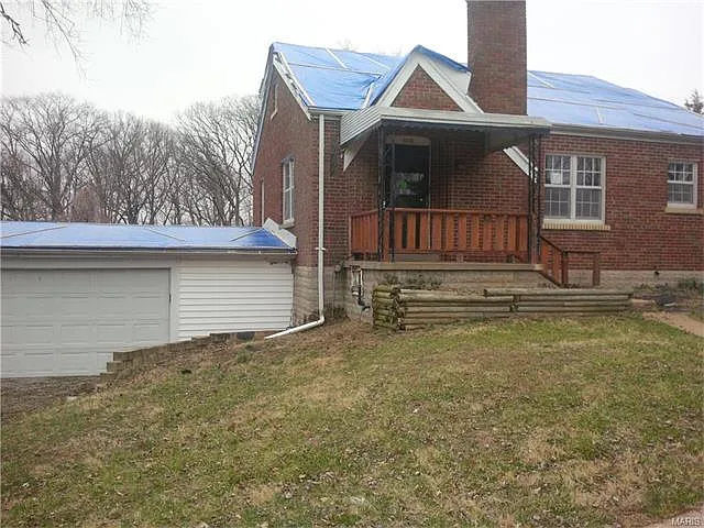 1045 Victory Dr photo 1