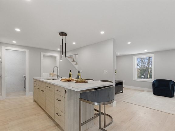 5th image of 59 Roundwood Rd