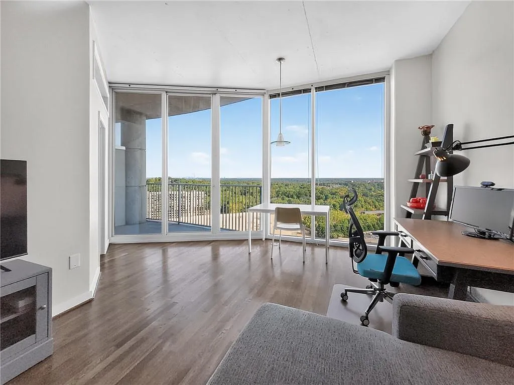 1 bed, 1.0 bath, 816 sqft, $2,050 — Photo 2