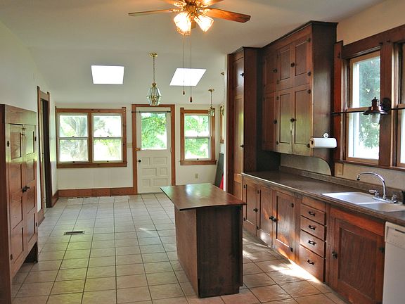 Airy Eat-in Kitchen