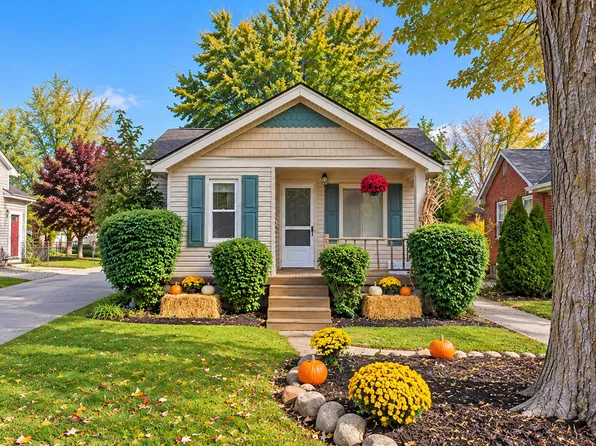 22011 Elizabeth St, Saint Clair Shores, MI 48080