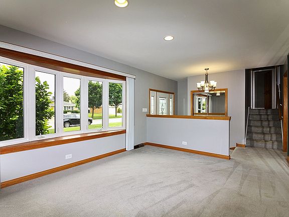 3rd image of 545 Irmen Dr