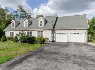 21 Leffingwell Rd, Uncasville, CT 06382