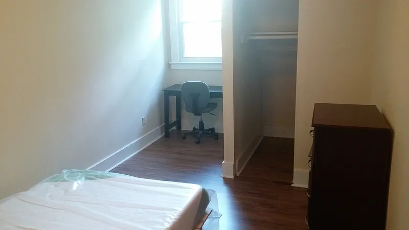 3 bed, 1.0 bath, 1114 sqft, $600 — Photo 4