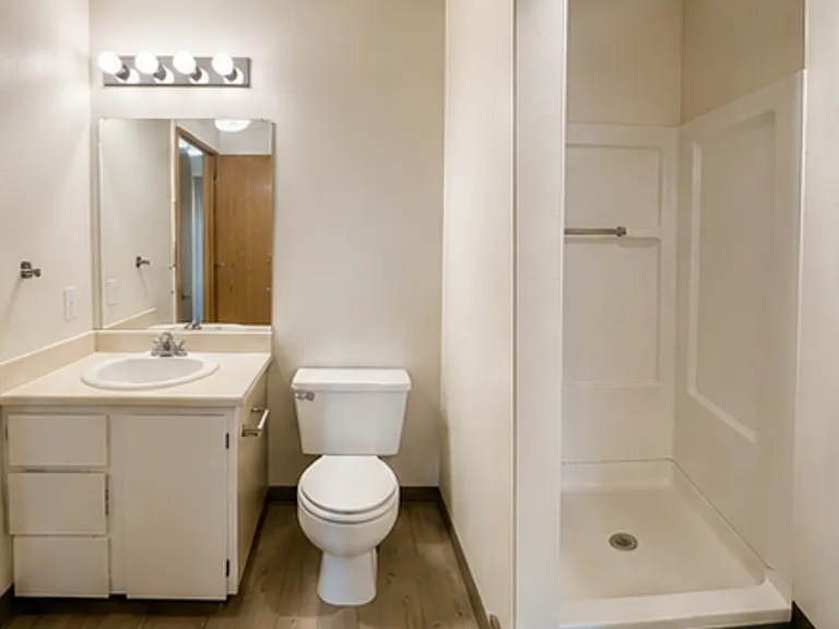 Willow Creek Apartments — Photo 26