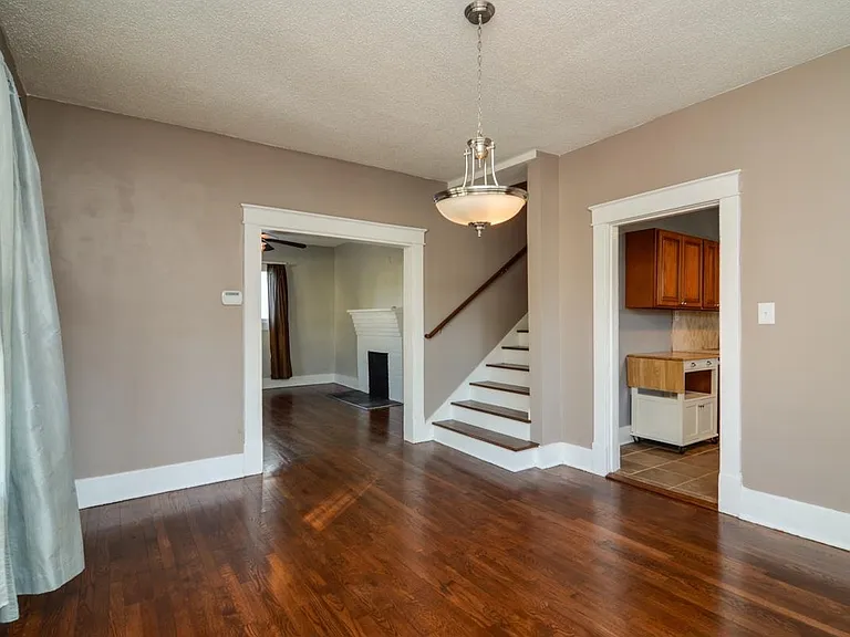 1542 Douglas Ave — Photo 5