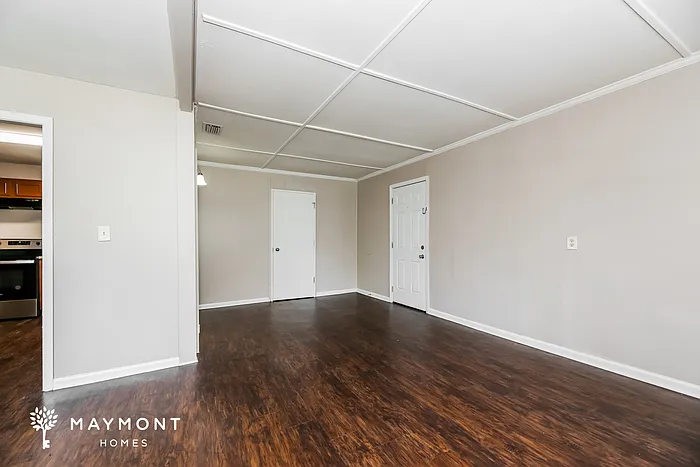 3 bed, 1.0 bath, 1031 sqft, $1,375 — Photo 4