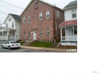 22 W 2nd St, Alburtis, PA 18011