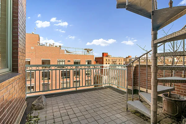 Rented by SERHANT. | media 10