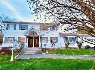 21 Jersey St, Deer Park, NY 11729
