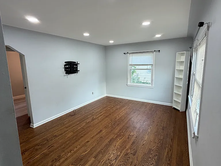 2133 Bailey St — Photo 4