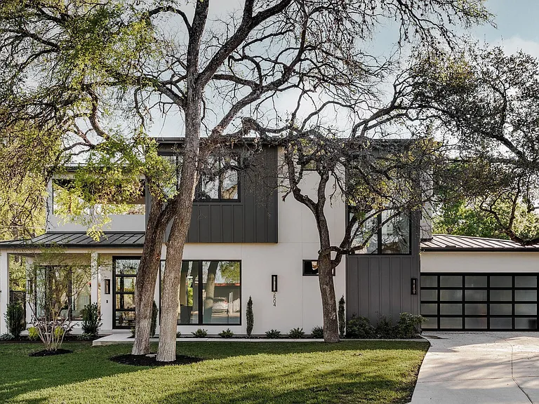 2504 Bluffview Dr — Photo 1