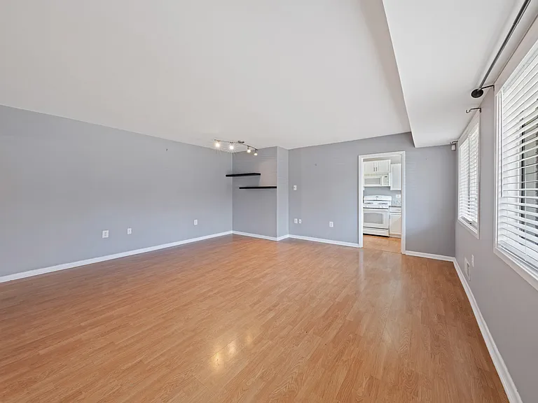 10620 Weymouth St #1 — Photo 16