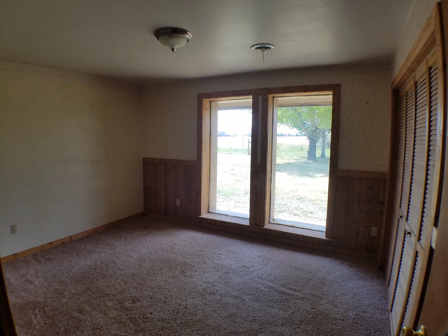 4 bed, 2.0 bath, 1344 sqft, $2,080 — Photo 4