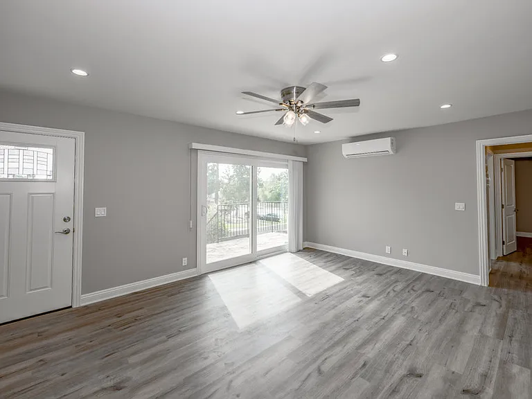 917 W Colorado Blvd #C — Photo 2