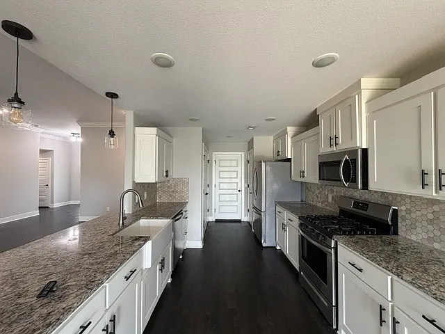 3670 Avon Ave — Photo 3