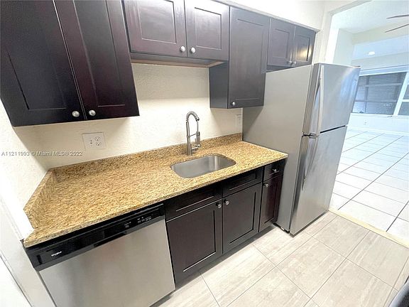 4th image of 408 NE 7th Ave #8