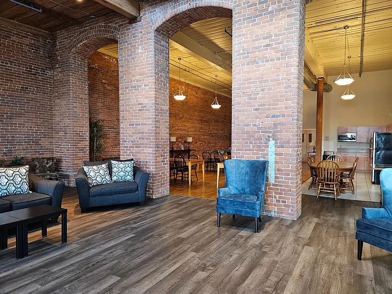 Victoria Riverside Townhouse Lofts — Photo 41