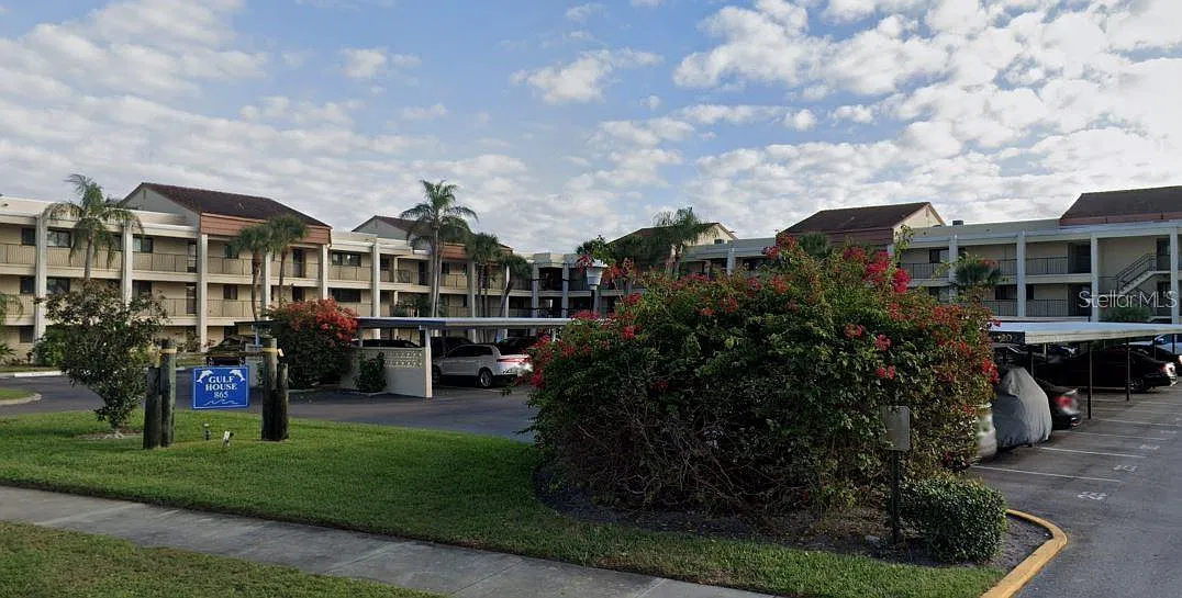 2 bed 2 bath waterfront condo — Photo 2