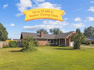 1725 S 15th St, Rogers, AR 72758