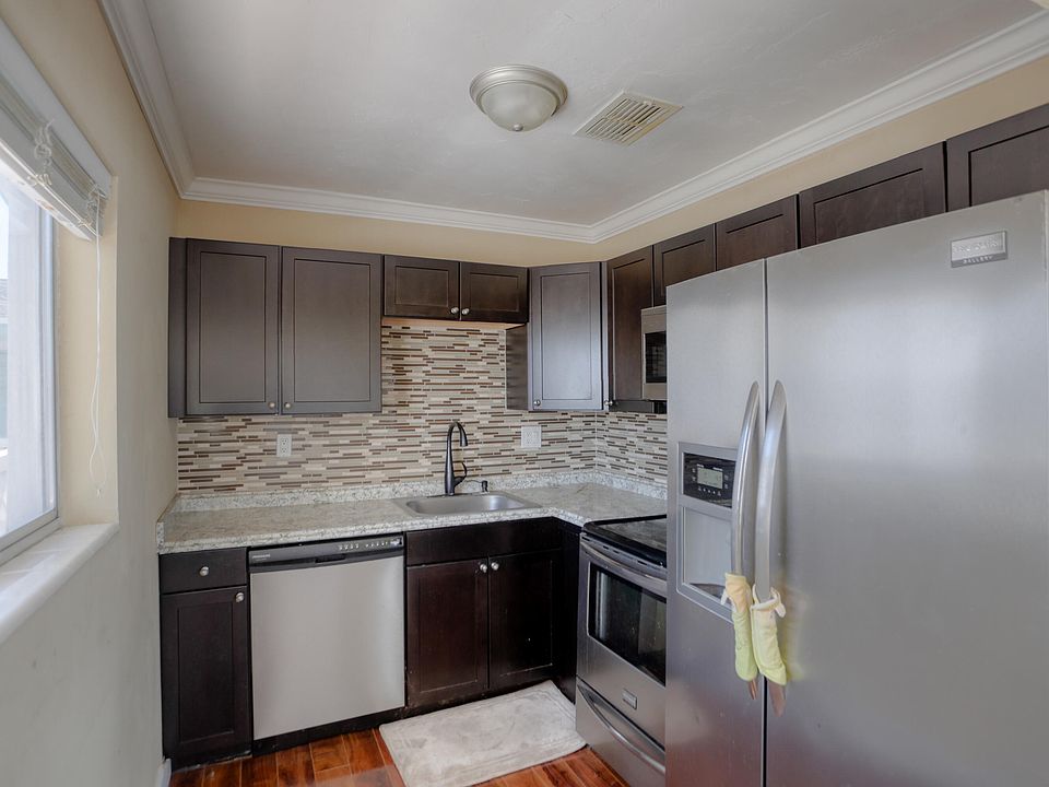 1st image of 2290 Sunset Avenue #16