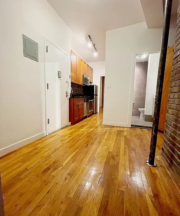 1st image of 168 Stanton St Unit 5