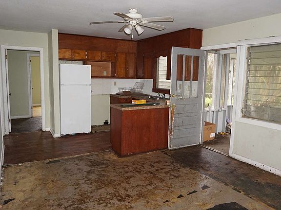 3rd image of 217 Houston Ave N