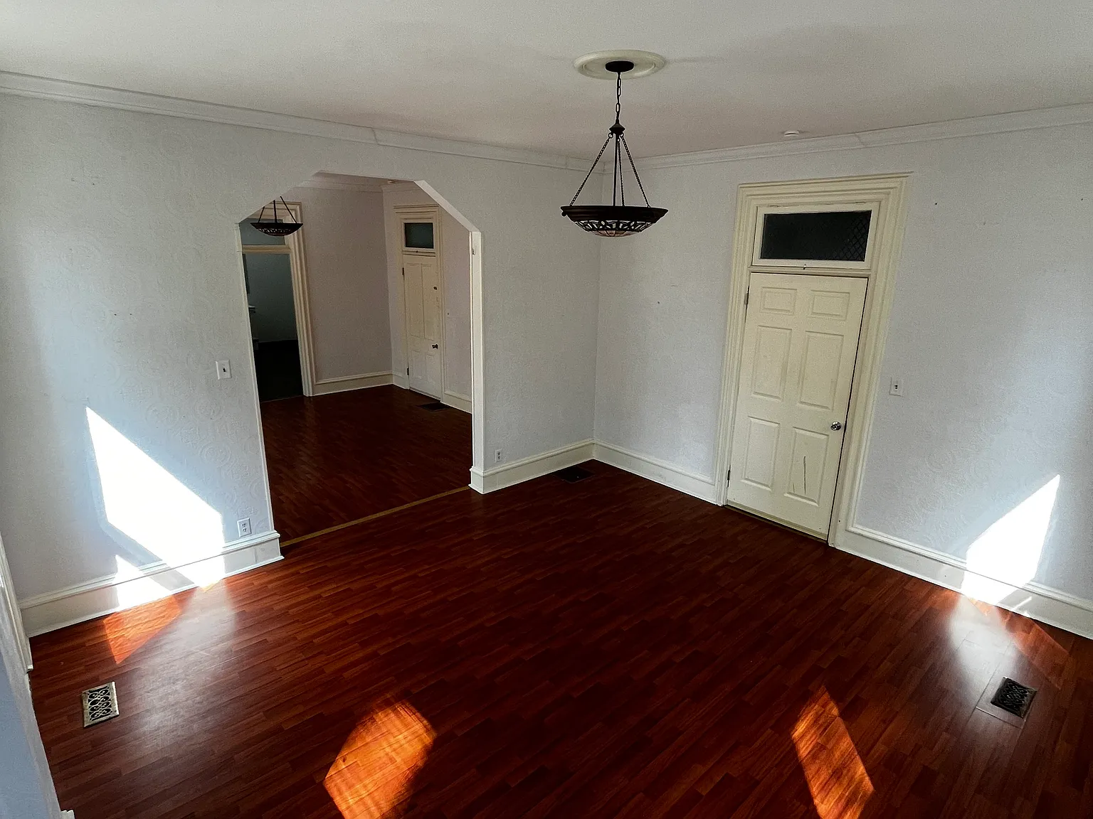 Studio, $800 — Photo 2