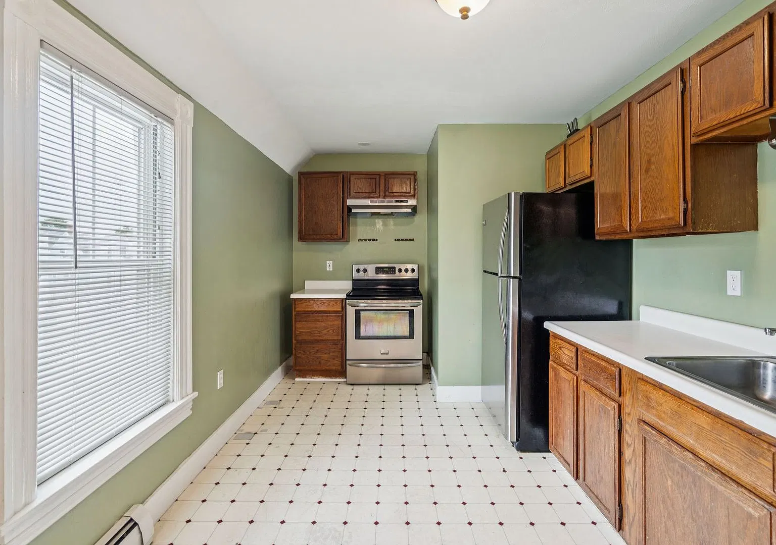 Updated 2-Bedroom Apartment in Manchester's Hanover Hill Neighborhood — Photo 4