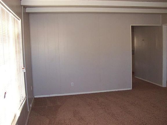 2nd image of 725 W Manana Blvd