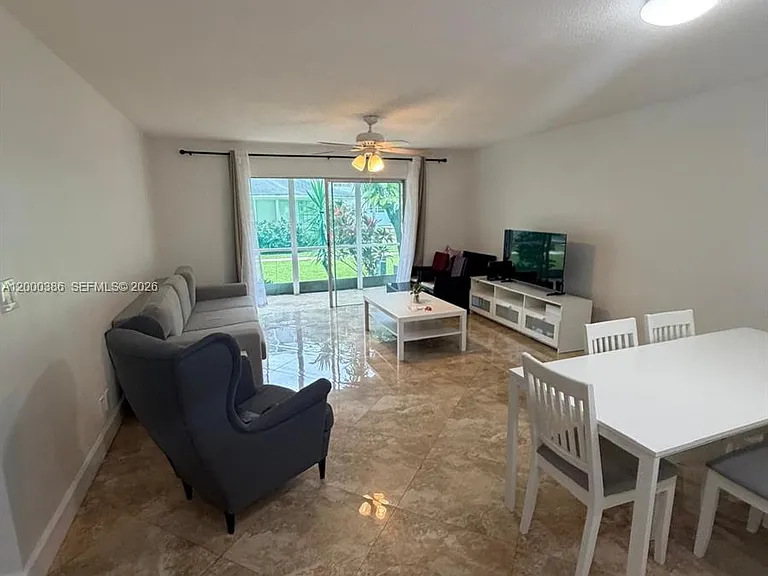 219 NE 14th Ave #101 — Photo 4